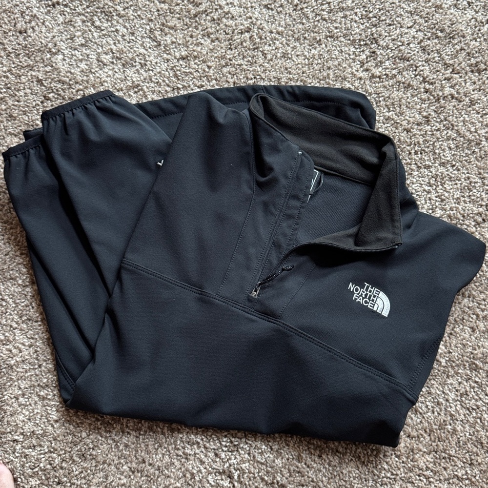 North Face Black qtr zip Pullover